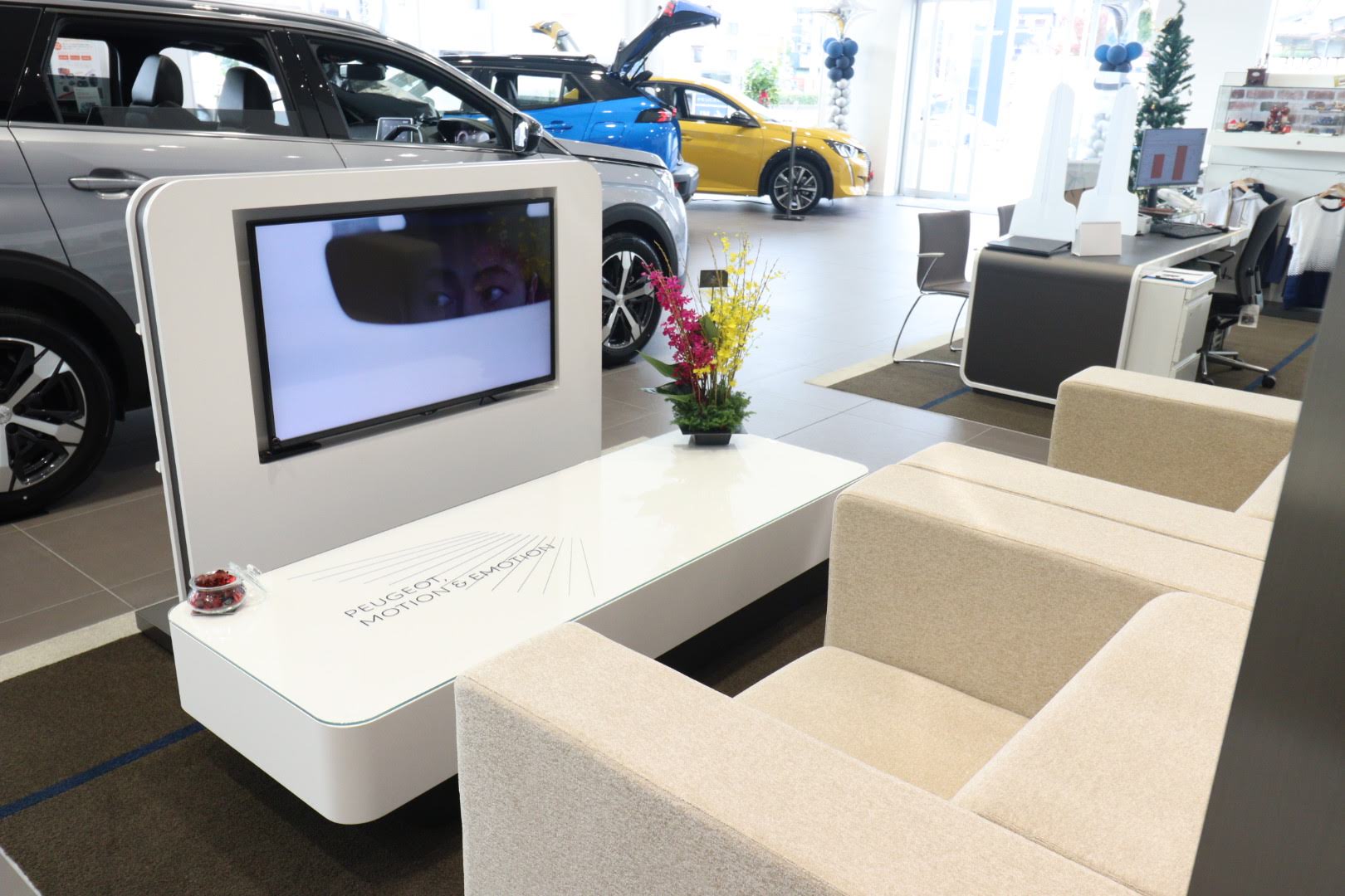 プジョー名古屋中川